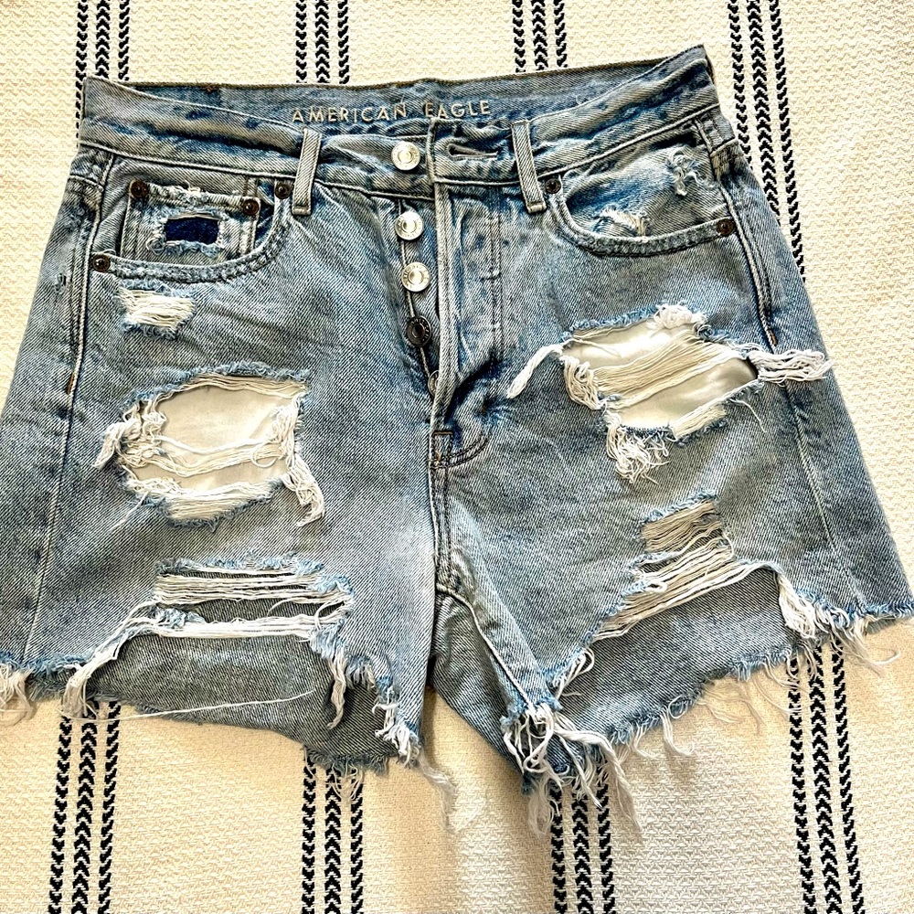 American Eagle 90’s Boyfriend Shorts